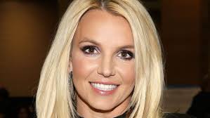 Britney Spears Pamer Perut Rata di Mana-mana