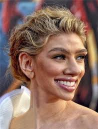 The lifesize model was created to illustrate the last of the neanderthals, the cover article in the october. Neanderthal