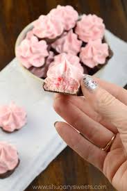 Strawberry Meringues Shugary Sweets Strawberry Meringue Strawberry Meringue Recipes Sweet Recipes Desserts