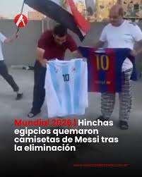 #Mundial2026 #Viral La eliminación de Egipto frente a la Selección argentina dejó imágenes que rápidamente se viralizaron., Algunos hinchas quemaron camisetas de Lionel Messi y de la Albiceleste, ...