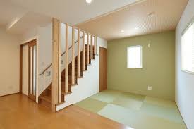 アンティークレンガが映えるモダン住宅 加古川市でマイホーム リフォームならホームライフ 住宅 リビング階段 間取り 家