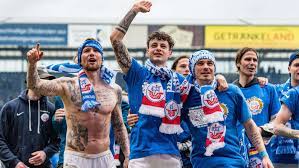Rostock feiert aufstieg mit 7500 fans im stadion: Hansa Rostock Feiert Aufstieg Vor Fans Uberragend Unglaublich Kicker