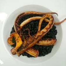 Tentacules Grilles Au Xipister Etxekoa Et Risotto A L Encre Tentacule Poisson Risotto