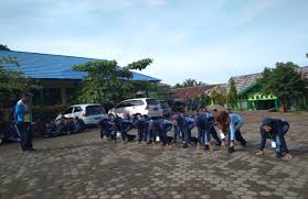Ikuti petunjuk teknik yang sudah ada. Mtsn 2 Kota Adakan Praktek Penjas Bagi Siswa Kelas Ix