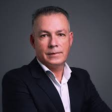 A way to visualize a fan's maximum achievable static pressure is to imagine  it pushing air into a completely closed off duct.