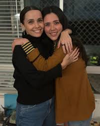 Débora Falabella mostra encontro com ex-marido e sua atual mulher