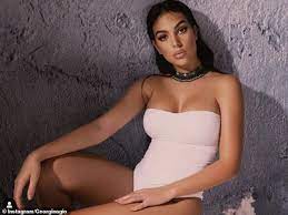 Now more popular than georgiana in britain, this elegant dickens. Cristiano Ronaldo S Girlfriend Georgina Rodriguez Puts On A Busty Display In Blush Monokini Aktuelle Boulevard Nachrichten Und Fotogalerien Zu Stars Sternchen