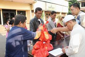 Namun sebagian ulama lainnya tidak melarangnya. 25 Galeri Gambar Lucu Pembagian Daging Qurban Terbaru Imagelucu45