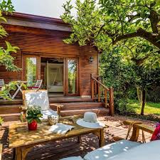 Insan Burada Uyanmak Ister Resmen Gunaydin Cirali Villa Lukka Nin Ufak Detaylarinda Goz Dolduran Yesil Tonlariyla Tatilin H Oteller Bungalovlar Dogal Yapi
