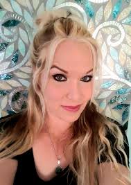 Dr. Whitfield Growden is a surgical oncologist at the Massachusetts General  Hospital Cancer Center for patients with cervical, endometrial and ovarian  cancer. He uses state-of-the-art technology and modern techniques, but  that's not