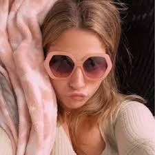 lily hebert (@lilyyheberttt)