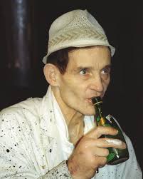 Don't forget to hydrate! 💦 #tb to Richard Hambleton in his Orchard Street  studio, NYC in 2009 💫 Photo by @hankonealnyc #summerinthecity #tb  #richardhambleton #studio #woodwardgalleryarchives #hankoneal  #photooftheday #shadowman #conceptualartist ...