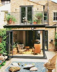 Endlich Ab Nach Draussen Die Schonsten Deko Ideen Fur Balkon Terrasse Ab Balkon Dachfenster Dekoideen Die Hauswand Rustikales Haus Design Fur Zuhause