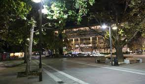 Το άγνωστο αλαλούμ με το άγιο φως το βράδυ της ανάστασης. Larisa Brady Sabbatoy Fwt Larissanet Gr
