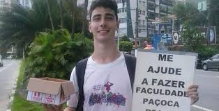 Jovem e namorado não tinham envolvimento em perseguição da guarda municipal a bandido. Jovem Vende Pacocas Em Semaforo Para Pagar Sua Faculdade Em Santos Diario Do Litoral