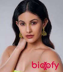 #amyra #amyradastur #bollywoood hottest bollywood actress amyra dastur bio ,life story in hindi amyra dastur biography 2020 amyra dastur (born 7 may 1993)1. Amyra Dastur Biography Age Family Love Figure Bioofy