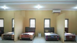 Dari jumlah rumah yang di periksa sebanyak 3.060 rumah, jumlah yang sehat yaitu sebanyak 1.224 rumah dan rumah yang tidak sehat yaitu 1.836 rumah.tujuan penelitian ini adalah untuk mengetahui. Perjuangan Nakes Di Rumah Sehat Covid 19 Sukoharjo Turuti Permintaan Pasien Meski Aneh Tribun Solo