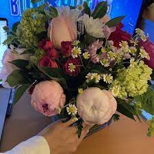 The staff at dee's flowers are experts at helping you express your feelings for any occasion. Dee S Flowers 65 Photos 74 Reviews Florists 11634 Moorpark St Studio City Ca Phone Number Products Yelp