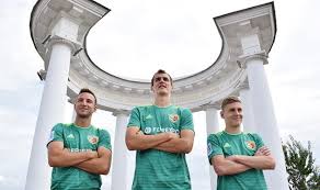 Jul 23, 2021 · чемпионат украины по футболу 2021/2022 — все о премьер лиге украины онлайн — прямые трансляции — результаты матчей — турнирная таблица и расписание — обзоры — видео — голы — украинская премьер лига на sport.ua Vorskla Prezentovala Novuyu Formu Football Ua