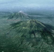 Masyarakat diminta mengantisipasi bahaya abu vulkanik, baik dari kejadian awan panas maupun letusan eksplosif gunung merapi. Isu Gunung Merapi Meletus Dan Fenomena Yang Terjadi Sesi Dua Jogja Uncover Gempa Dan Merapi