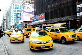 Sie können die new york taxis schon aus weiter ferne aufgrund ihrer markanten gelben farbe erkennen. How To Use Taxis In New York City Go Airlink Shuttle Blog
