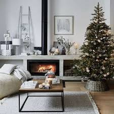 Idee De Deco Pour Noel Moderne De Design Nordique Sapin Et Cheminee Christmas Living Rooms The White Company Home Decor