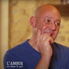 "J'ai mis du temps à m'en remettre" : Renaud (L'amour est dans le pré 2024)  se confie sur le décès de sa grand-mère qui l'a élevé (SPOILERS)