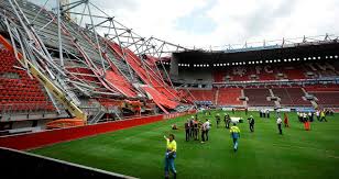 Pie and mushy peas f c twente. Een Dode Bij Instorten Dak Fc Twente Stadion 14 Gewonden Nrc