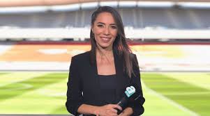 Futbol genellikle erkeklerin takip ettiği bir spor dalı olarak bilinir. Melike Celik Kimdir A Spor Sunucusu Melike Celik Nereli Kac Yasinda A24 Haber