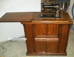 See more ideas about sewing machine cabinet, singer sewing, singer sewing machine. Pin On Vintage Sewing Machine