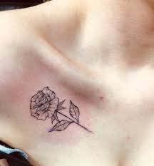 Rose Tattoo Klein Ideen Tattoo Schlusselbein Frau Tattoodesign Tattootrends Colarbonetattoo Tattoos Manner Tattoo Ideen Rosen Tattoo Klein