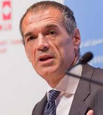 Corro anche un'ora e mezza nel mio terrazzino di 5 metri. Carlo Cottarelli The Mr Scissors Technocrat Who Could Become Italy S Pm