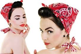 Die ganze welt scheint nach den 40ern verrückt geworden zu sein. Rockabilly Frisur Mit Rotem Bandana Schwarze Haare Retro Stil Haare Hochstecken Frisuren Mit Haarband Kurze Haare Vintage Frisuren Anleitung