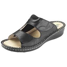 Retrouver les meilleurs chaussons classiques, originales, ballerines, charentaises, crocs pour trouver chausson à son pied…ça vous dit? Chaussons Et Chaussures D Interieur Confort Des Pieds Sensibles Femme Jb Rodde