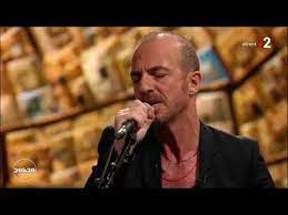 Je transporte des lettres, des rêves dans les étoiles. Calogero Voler De Nuit Live Youtube