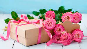 Un regalo para día de la madre ideal sería como los que te ofrecemos en graficflower, que te parecería un ramo de flores , un ramo de rosas, con alguna ,o algunas, rosa tatuada ¿??, por ejemplo con un texto de felicitación. Coronavirus Dia De La Madre Como Enviar Flores A Domicilio En Pleno Confinamiento Marca Com