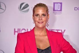 Annika lys decker was born on month day 1983, at birth place, california, to crosby. Anika Decker Etappensieg Gegen Til Schweiger Im Streit Um Honorar Fur