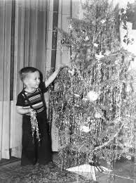 In this tutorial i will show you how to make fabric tinsel, and take you through what works well and what doesn't so you can get a great result first time round. Tinsel The Golden Glow Of Christmas Past
