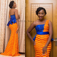Bien sûr, elle n`a pas de robe de créateur, mais j`ai vraiment aimé la référence. originaire du ghana ou de la côte d`ivoire, les vêtements kente ou kita sont portés lors d`occasions spéciales et de cérémonies officielles. Pin Von Assoman Youa Auf She By Bena Afrikanisch Mode Mode Kleider