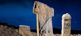 كوبيكلي تبه موقع جبلي من العصر الحجري، حيث توجد أقدم المنشآت المعمارية للبشرية من حوالي 11500 سنة خلت فقد بنيت قبل بداية الاستقرار الحضاري للبشر من قبل الصيادين. ØªØ¹Ø²ÙŠØ² Ø§Ù„ØªØ±ÙƒÙŠØ© Ø§Ù„Ù‚Ø¯ÙŠÙ…Ø© ØªØ±ÙˆÙŠ Ø§Ù„Ù…ÙˆÙ‚Ø¹ ÙŠØ¬Ù„Ø¨ ÙÙŠ Ø£Ø±Ù‚Ø§Ù… Ø³Ø¬Ù„ Ø§Ù„Ø²ÙˆØ§Ø± Ø¨Ù‚Ø¹Ø© Ø§Ù„Ø£Ø²Ø±Ù‚