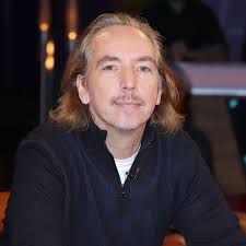 Jan böhmermann reagierte sofort auf twitter. Hat Podcast Star Olli Schulz Eine Frau Die Antwort Cosmopolitan