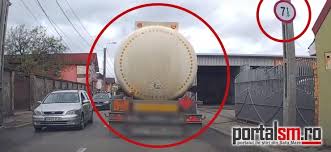 Maybe you would like to learn more about one of these? Video Camion De 40 De Tone Pe Un Drum De 7 5 Tone In Satu Mare
