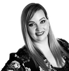 Sandi Edgar's Instagram, Twitter & Facebook