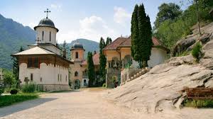 Reparația străzii calea basarabiei, începută în 2020, nefinalizată. 15 Noiembrie 2020 Pelerinaj La Manastirile Din Valcea Frasinei Ostrov Cozia Si Turnu