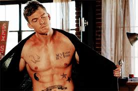 WE LOVE HOT GUYS: Alan Ritchson in New Girl