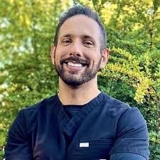 Tom Laster's Instagram, Twitter & Facebook