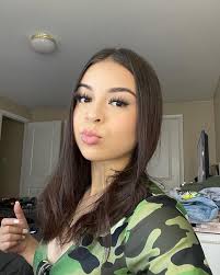 Alexia Aragon's Instagram, Twitter & Facebook