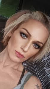 Sonia Giles's Instagram, Twitter & Facebook