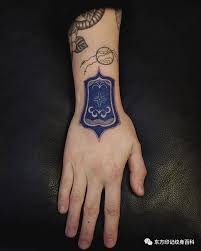 The houses of ming china's rich elites contained large gardens, and were filled with beautiful objects including blue & white porcelain from the famous kilns at jingdezhen, silks, lacquer, jade. Chinese Porcelain Design Pigzy Tattoo Studio Facebook