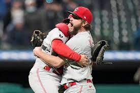 Wade allen miley (born november 13, 1986) is an american professional baseball pitcher for the cincinnati reds of major league baseball (mlb). Mdkk9kg6sdqnwm